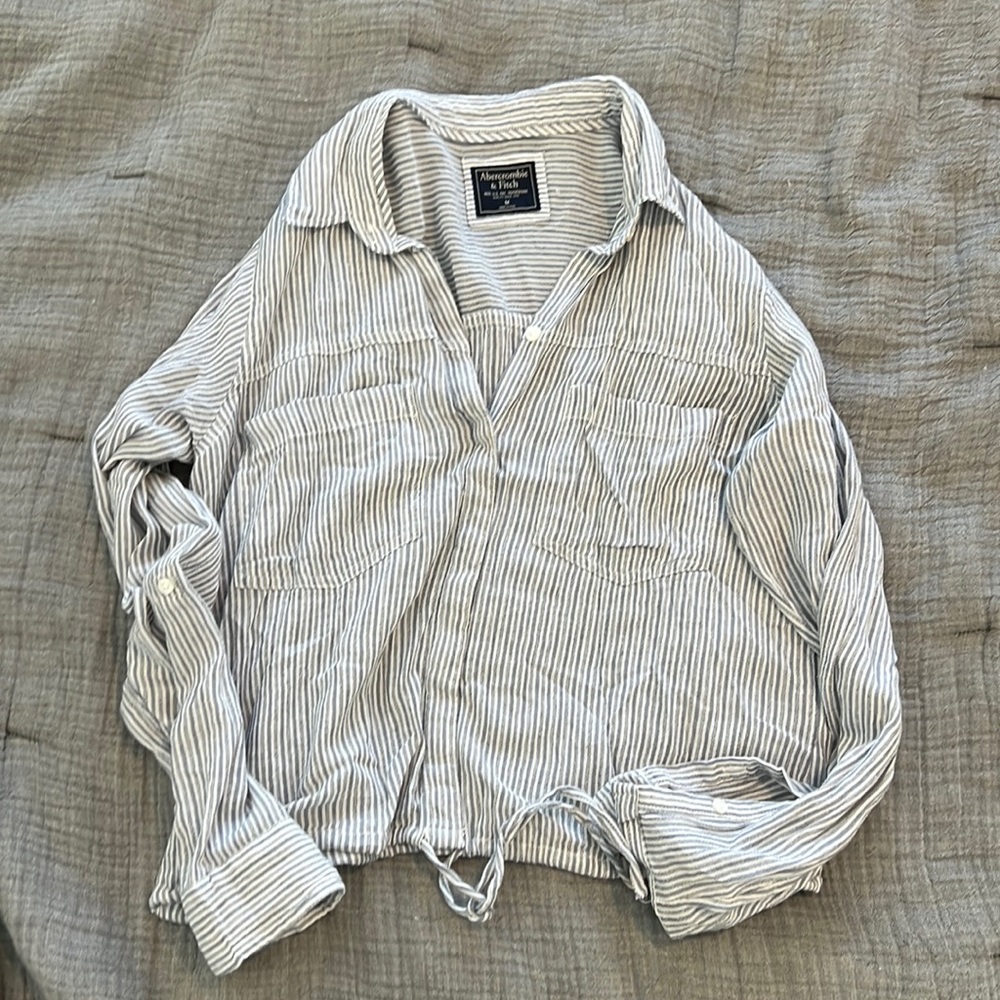 Abercrombie tie front crop button down. Size M. Worn once.